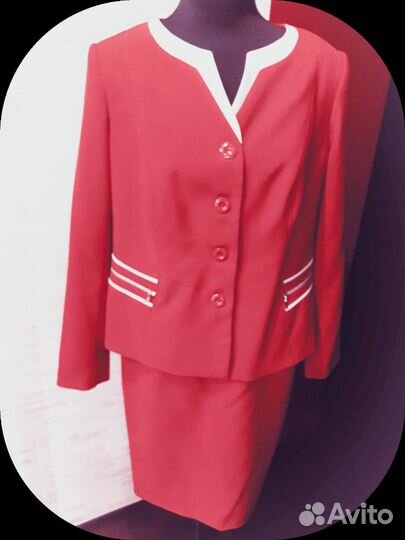 Костюм с юбкой