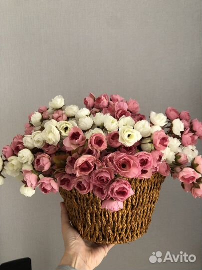 Кашпо с искусственными цветами