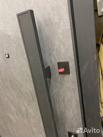 Дверь с ручкой сегодня замер