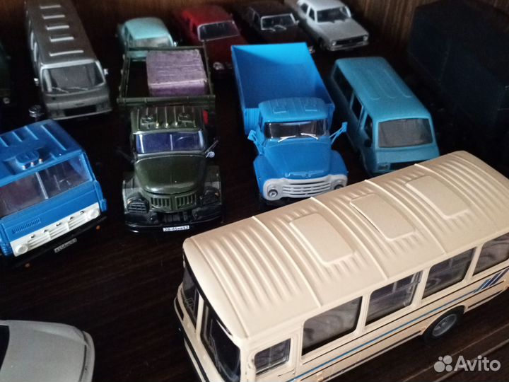 Модель автомобиля 1:43