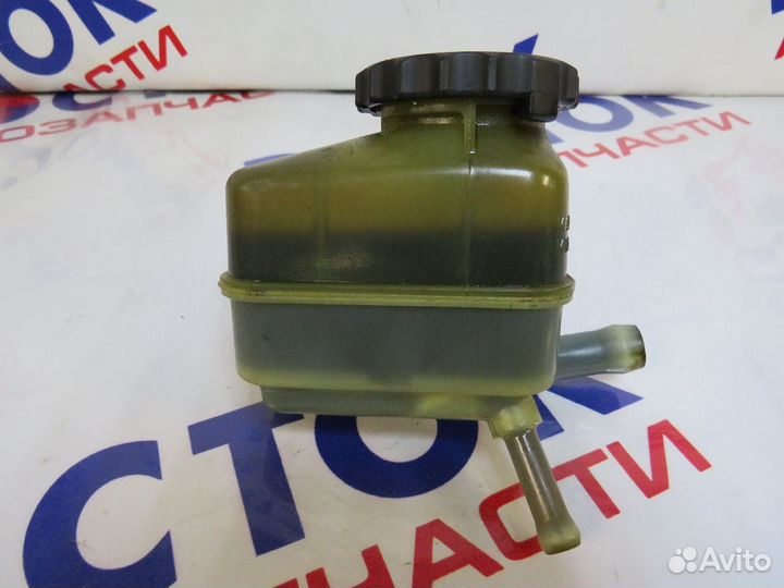 Бачок гур toyota wish ANE11W, ZNE14G