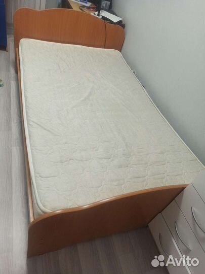 Кровать с матрасом 200х130см