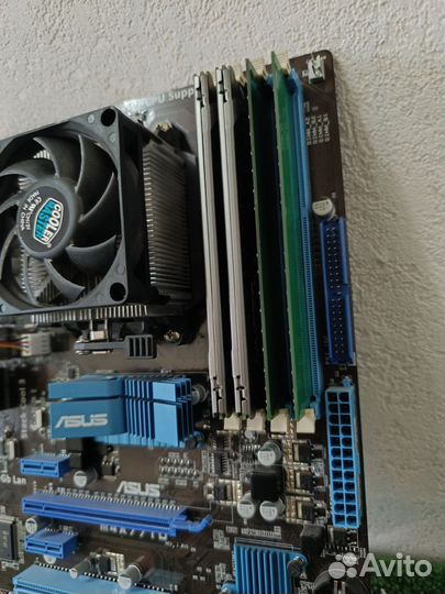 Материнская плата с процессором и памятью