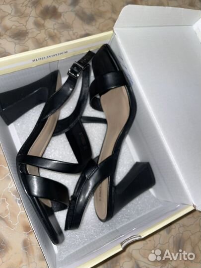 Босоножки женские