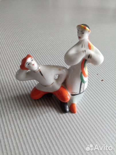 Фарфоровая статуэтка (Танец гопачег)