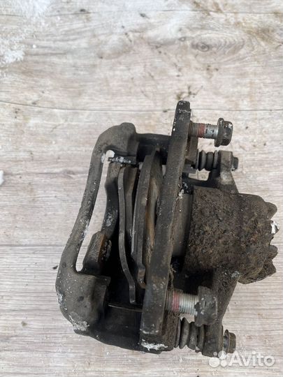 Суппорт передний geely emgrand ec 7