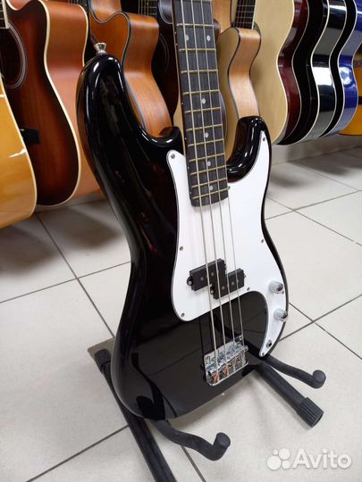 Бас-гитара Новая