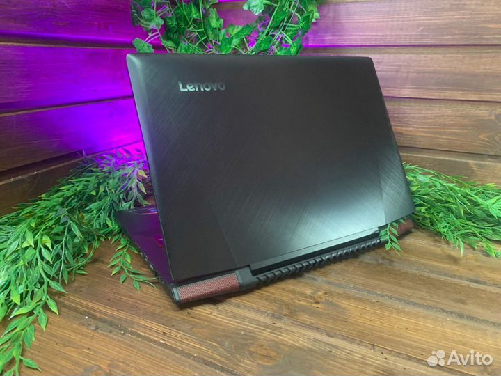 Игровой ноутбук Lenovo (I5/8Gb/SSD/ 2 видеокарты)