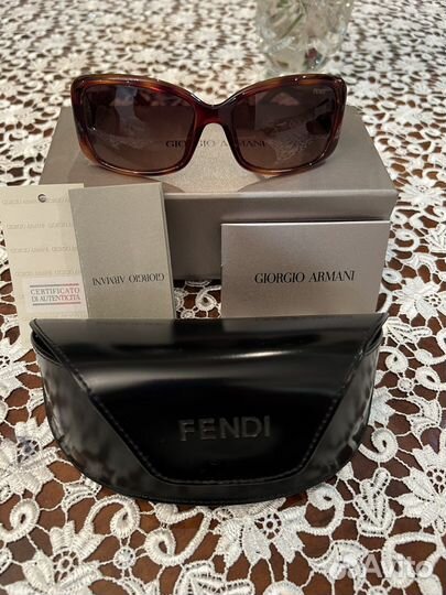 Солнцезащитные очки женские брендовые