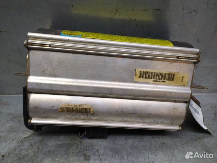 Подушка безопасности пассажирская (в торпедо)