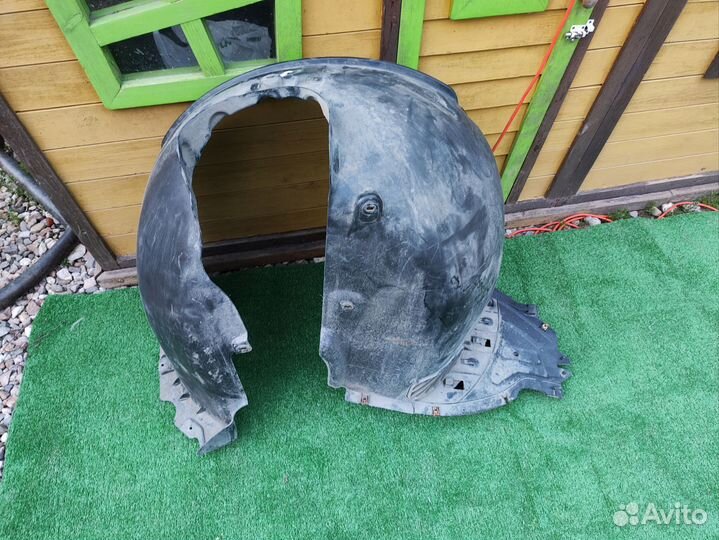 Подкрылок передний левый Skoda octavia a8