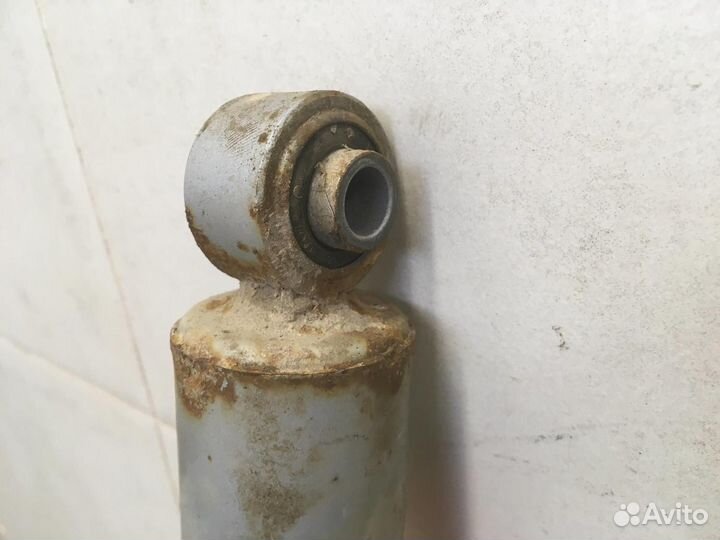 Амортизатор задний Rezzo 2005-2010