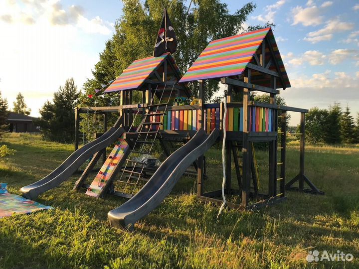 Уличная детская площадка