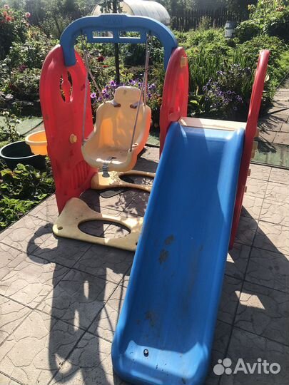 Детская горка и качели