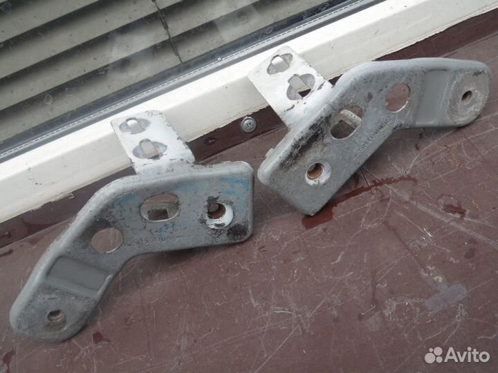 Кронштейн крыла правый и левый Рено Флюенс
