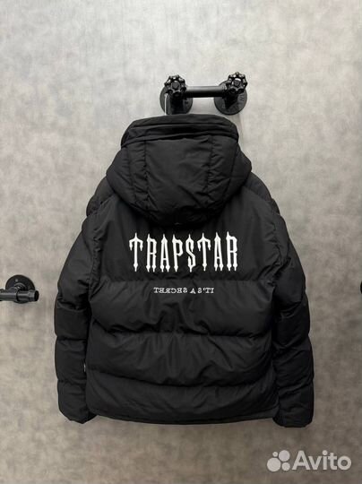 Пуховик Trapstar оверсайз на руках