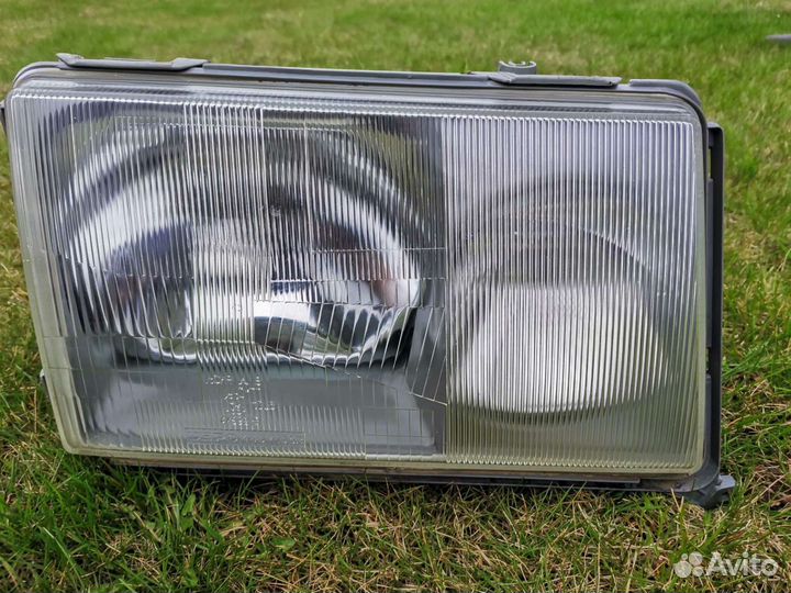 Фара правая мерседес бенц, есть запчасти к нему