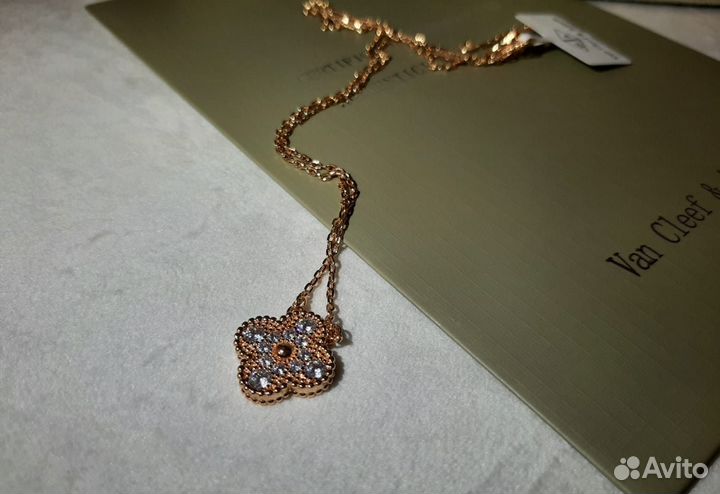 Колье Van Cleef Vintage Alhambra муассаниты