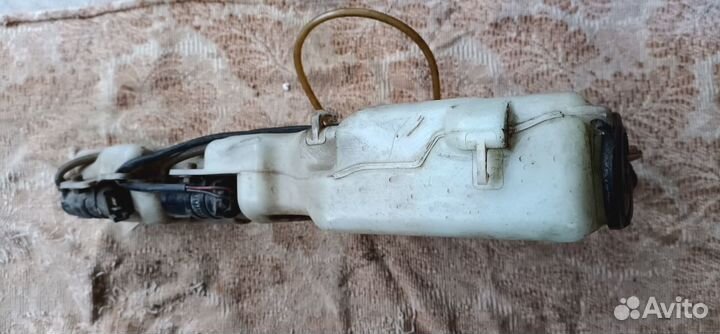 Бачок омывателя Toyota Ranner