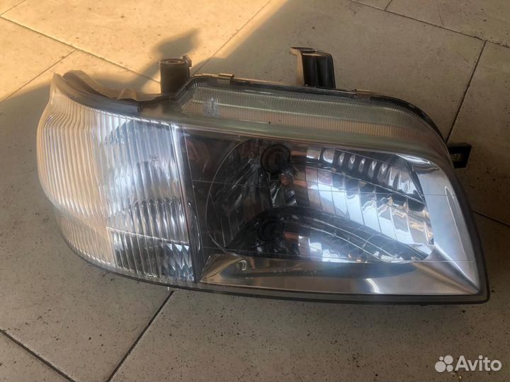 Nissan cube I (Z10) Фары передние