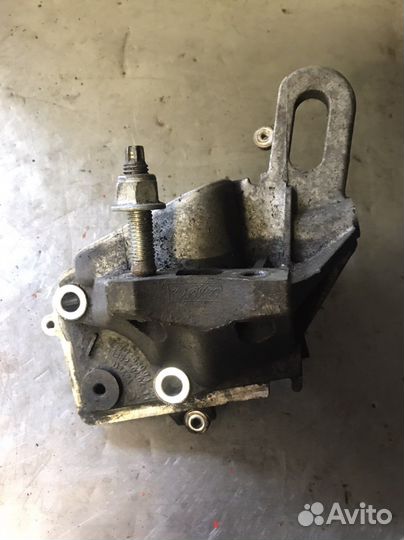 Кронштейн опоры двс 1.4-1.6 Ford Focus 2