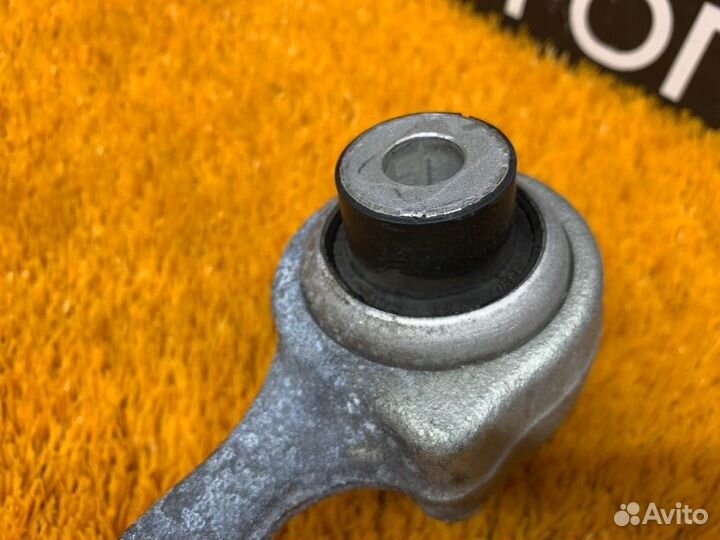 Рычаг подвески нижний передний правый