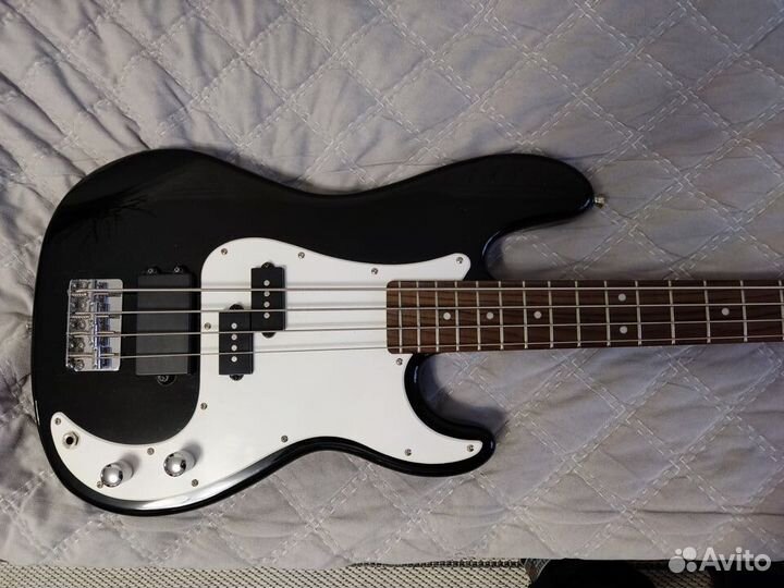 Бас гитара fender precision