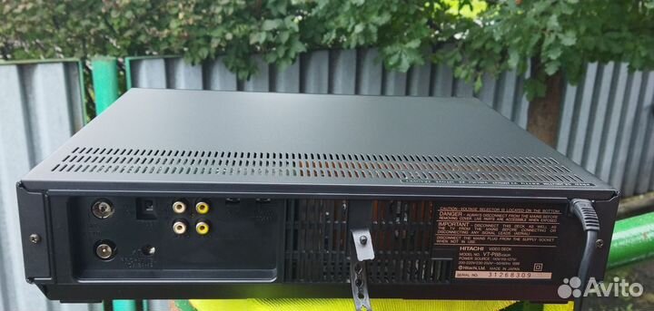 Видеомагнитофон hitachi