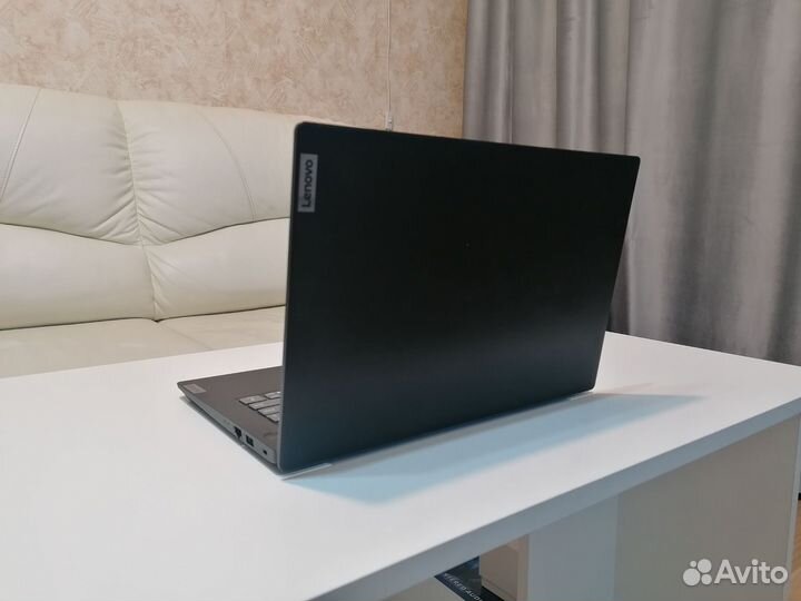 Свежий мощный ультрабук Lenovo для работы и игр