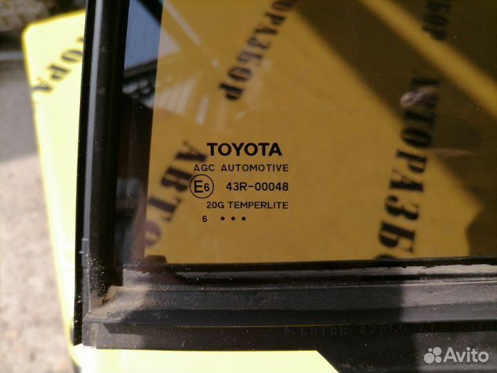 Стекло двери задней правой (форточка) Toyota Rav4