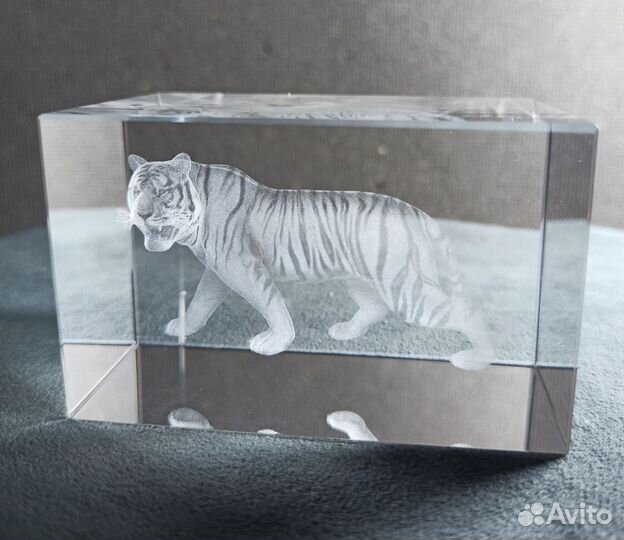 Тигр фигурка сувенир 3 D в хрустале