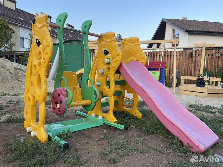 Детская горка и качели