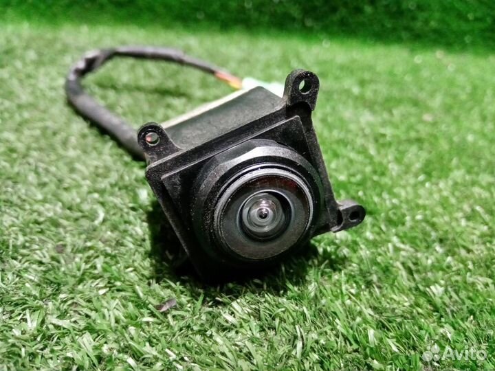 Камера переднего вида левая Toyota Harrier / Lexus