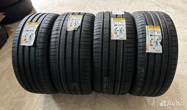 Pirelli P Zero PZ4 315/35 R22 и 275/40 R22