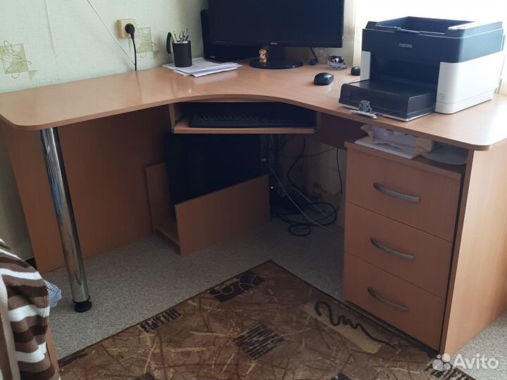 Компьютерный стол