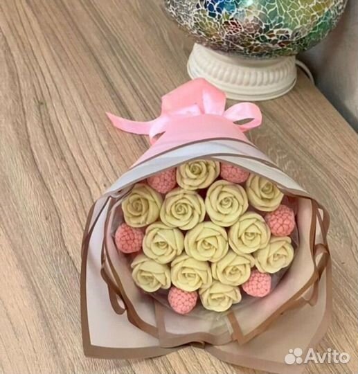 Шоколадный букет розы пионы