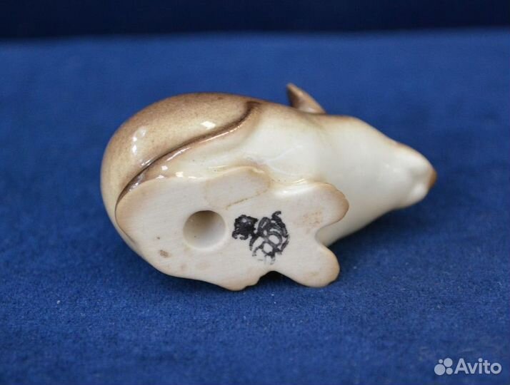 Мини. фарфоровая статуэтка- коричневая мышка. лфз