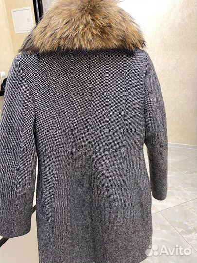 Утепленное пальто с натуральным мехом