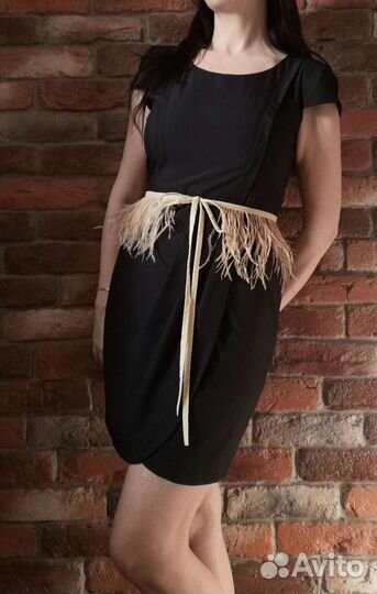 Пояс из перьев страуса с пайетками и бахромой