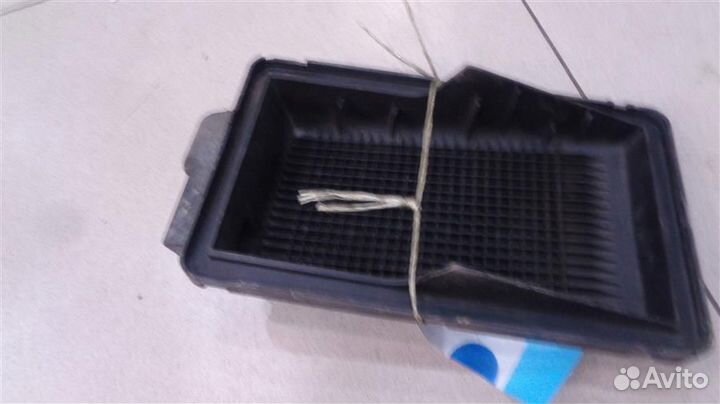 Корпус воздушного фильтра верхняя часть Nissan Cu