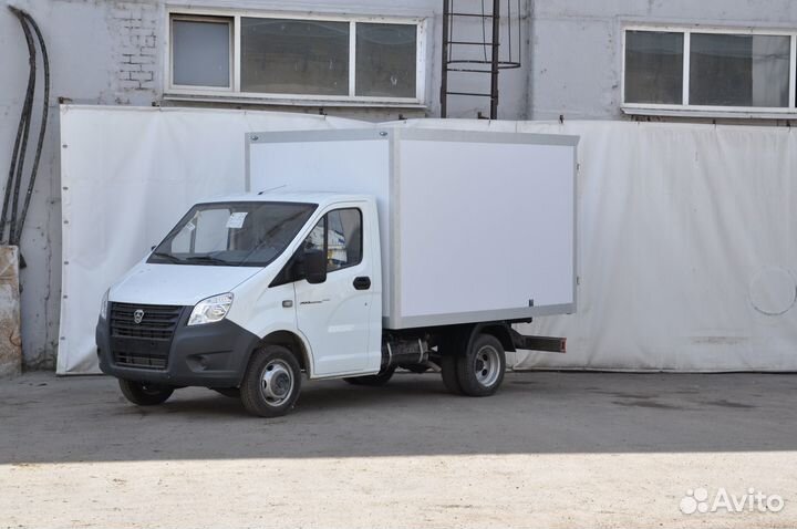 Водитель с личным грузовым автомобилем