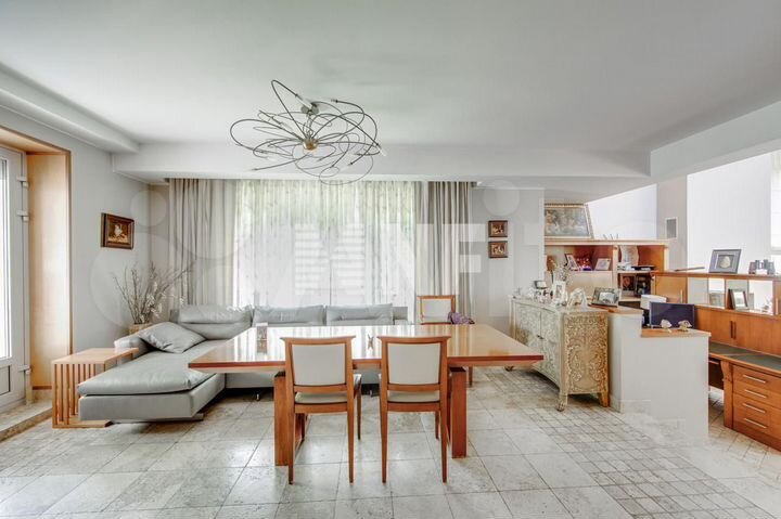 Дом 490 м² на участке 25 сот.