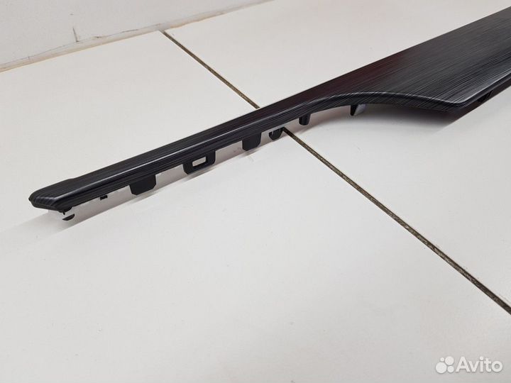 Задняя правая накладка двери с подсветкой