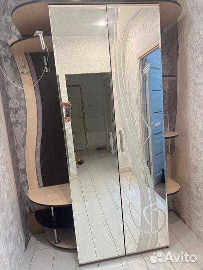 Прихожая с зеркалом