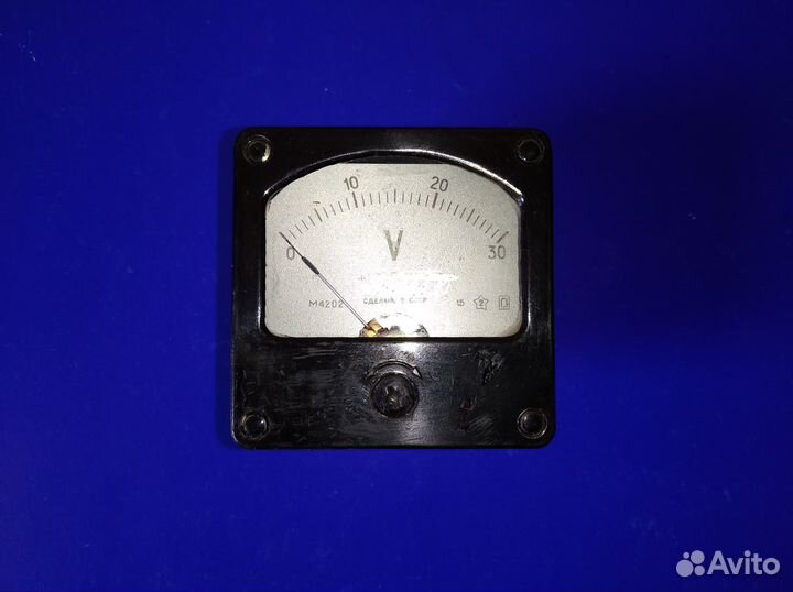 Стрелочный вольтметр М4202, 0-30V