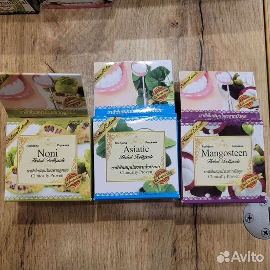 Тайская отбеливающая зубная паста Rochjana