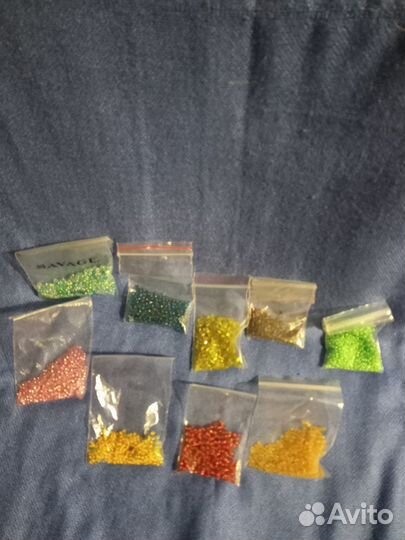 Бисер, пяльцы, тесьма, пуговицы