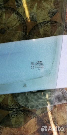 Стекло левое переднее меган 2