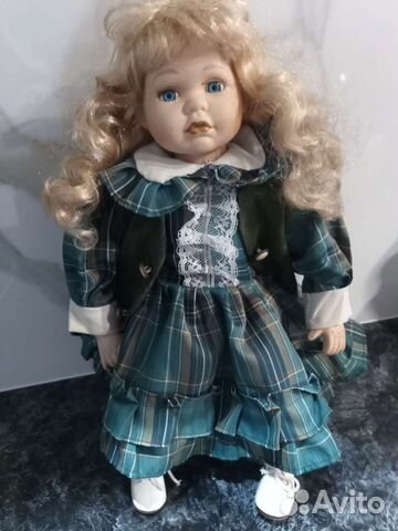 Кукла фарфоровая