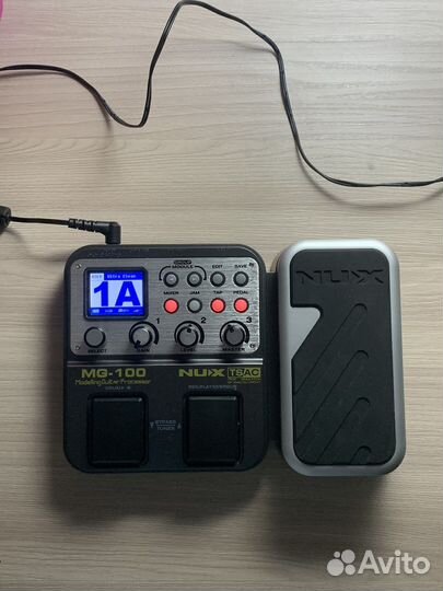 Электрогитара с гитарным процессором